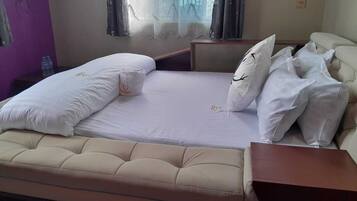Executive Suite | Desk, laptop workspace, free WiFi