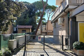 Property grounds - CV010 - Cervia, four-room apartment  (Milano Marittima)