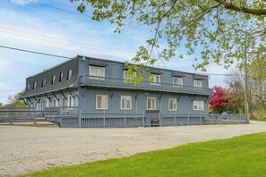Apartment (2 Bedrooms) | Interior - Near Boating, Lake Huron! Quiet Condo on Creek (Port Huron)