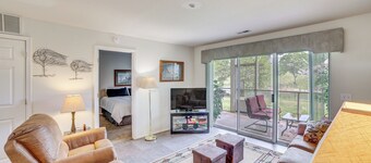Screened Porch + Water Views: Branson Condo!