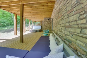 House (4 Bedrooms) | Interior - Luxury Hocking Hills Retreat w/ Indoor Sport Court (Laurelville)