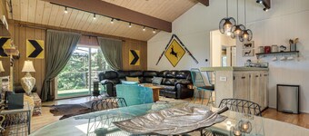 Overlooking Lake Gregory! Crestline Family Cabin