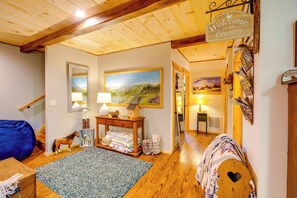 Interior - Cabin Rental Near South Holston Lake w/ Hot Tub (Bristol)
