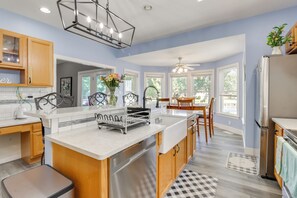 Interior - Soundfront Serenity! Cozy Hertford Home w/ Views (Hertford)