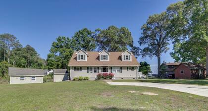 Soundfront Serenity! Cozy Hertford Home w/ Views