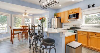 Soundfront Serenity! Cozy Hertford Home w/ Views