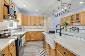 Interior - Soundfront Serenity! Cozy Hertford Home w/ Views (Hertford)