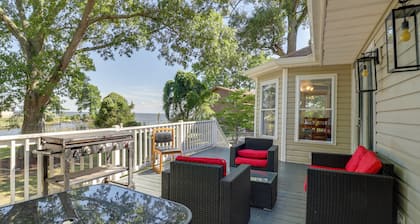 Soundfront Serenity! Cozy Hertford Home w/ Views