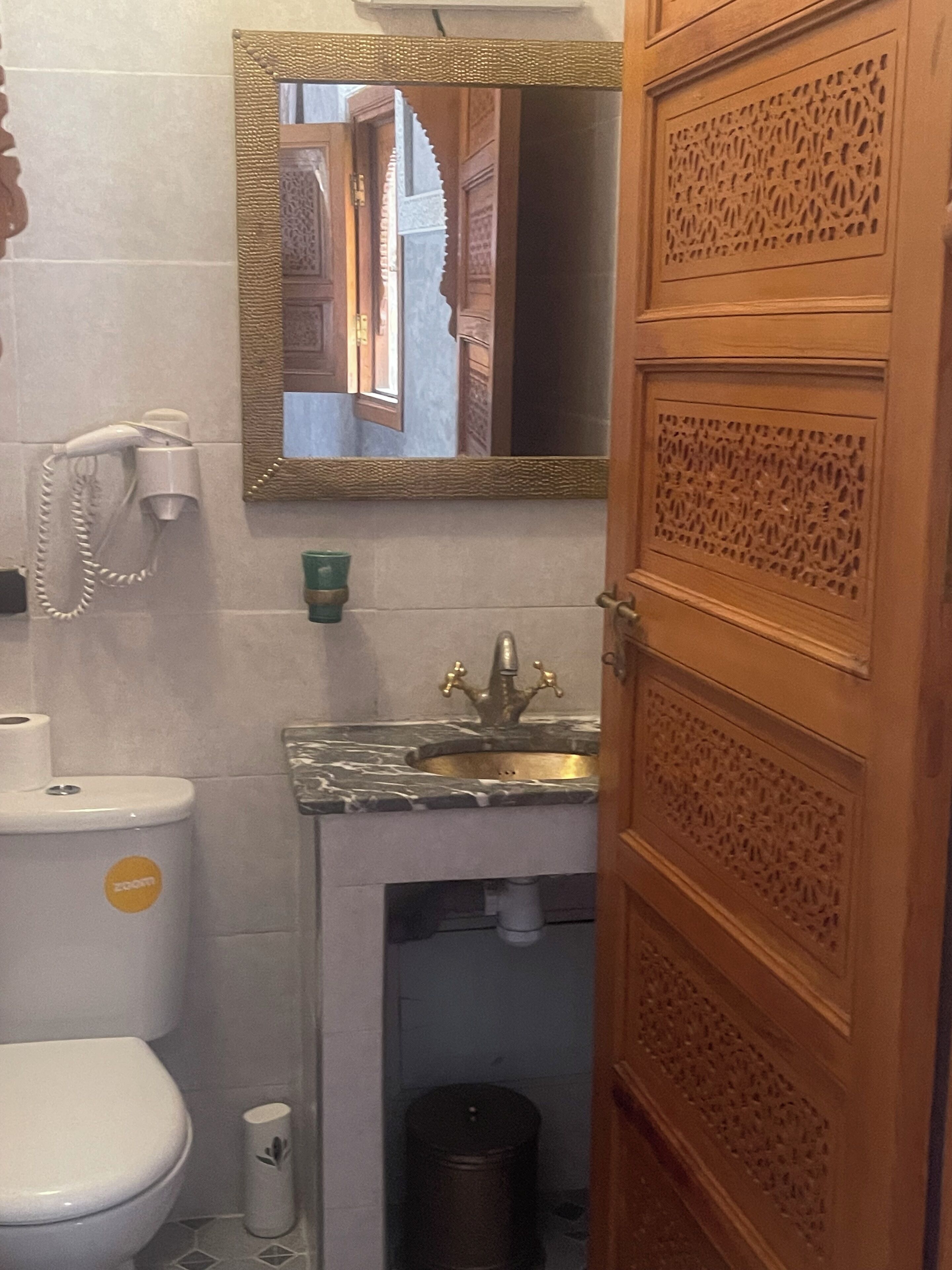Chambre avec lits jumeaux | Salle de bain