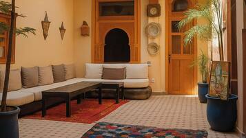 Comfort Quadruple Room, Courtyard View | Living area