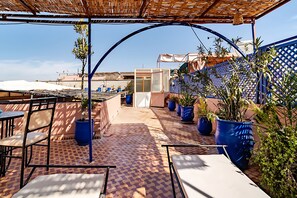 Outdoor dining - riadjenan (Marrakech)