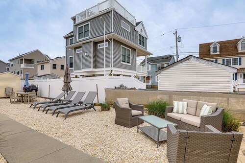 Walk to Beach! Pet-friendly Getaway in Lavallette