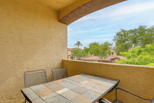 2 Resort-style Pools! Condo Near Mesa Market Place