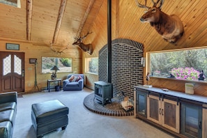 Interior - Fire Pit: 20-acre Creekfront Retreat in Gunnison! (Gunnison)