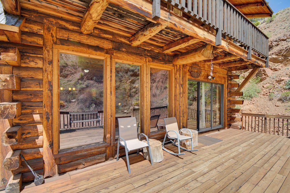 Fire Pit: 20-acre Creekfront Retreat in Gunnison! - Parlin, CO