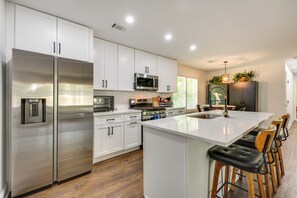 Interior - Updated Atlanta Hub: 4 Mi to Mercedes-benz Stadium (Atlanta)