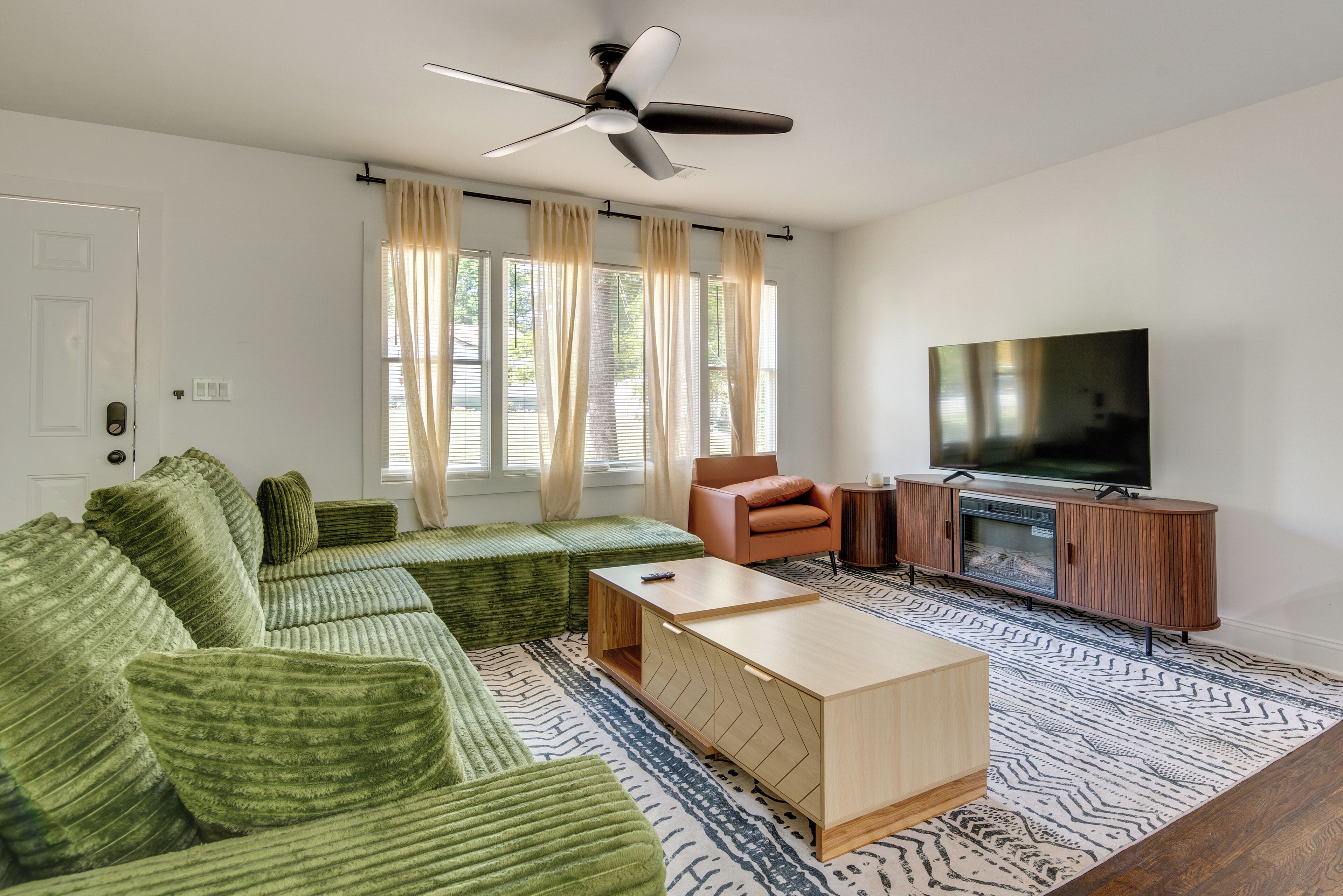 Apartment (3 Bedrooms) | Front of property