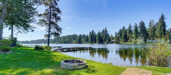 Private Dock & Furnished Deck! Cozy Belfair Escape