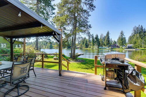 Private Dock & Furnished Deck! Cozy Belfair Escape
