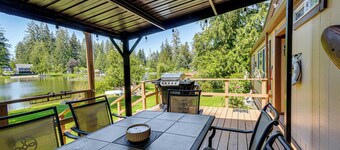 Private Dock & Furnished Deck! Cozy Belfair Escape