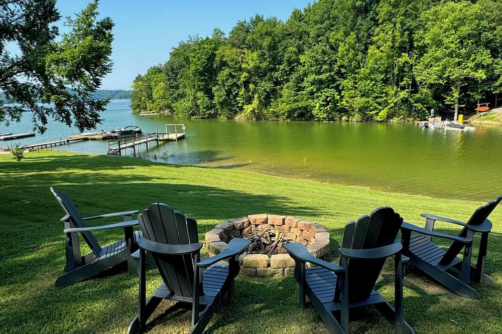 Douglas Lake Gem on Private Cove w/ Amazing Views! - Jefferson County, TN