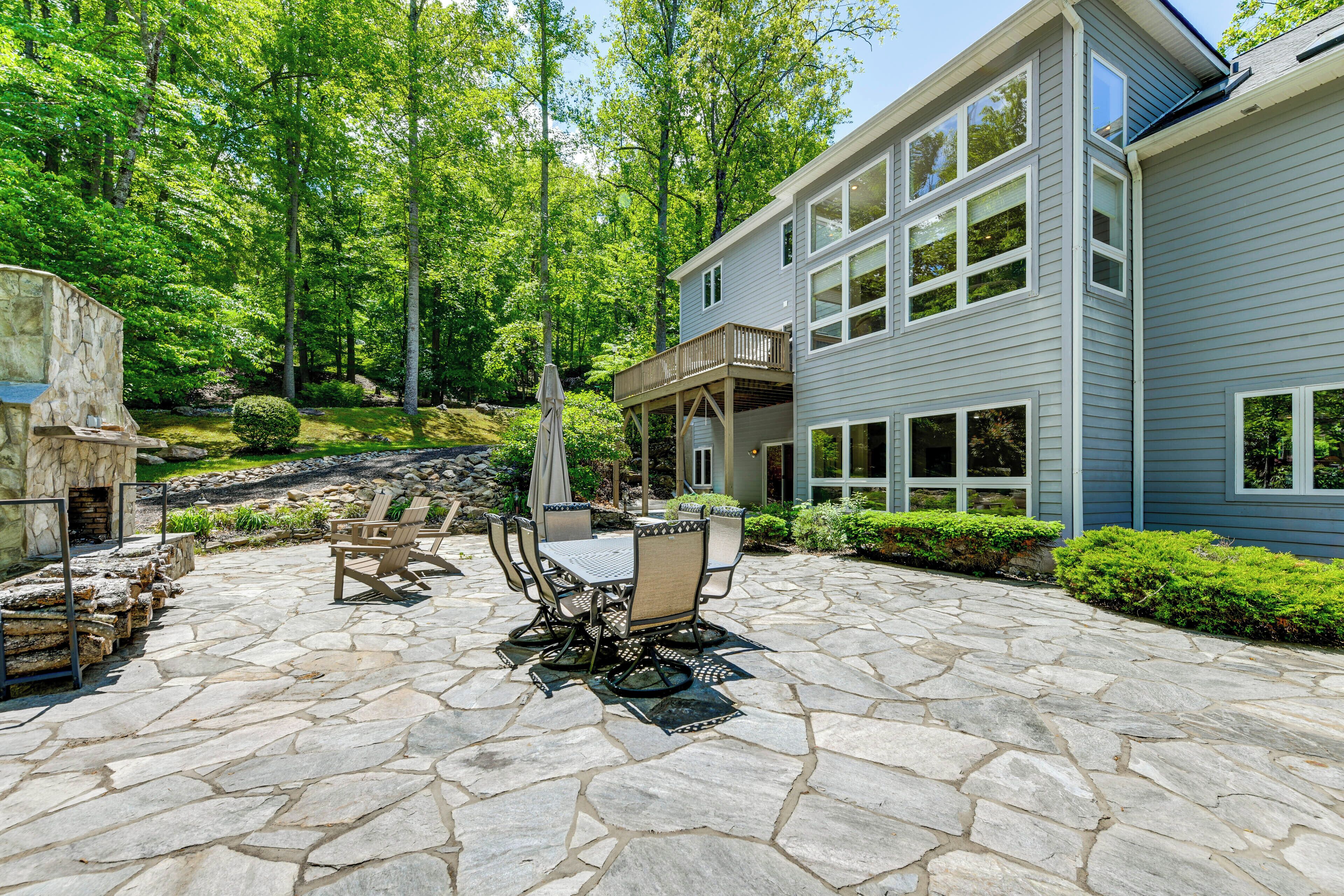 Group-friendly Mtn Estate 2 Mi to Dtwn Waynesville - Maggie Valley, NC