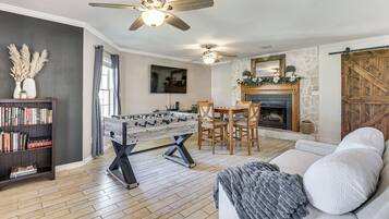 House (4 Bedrooms) | Interior
