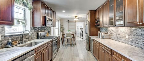 House (4 Bedrooms) | Interior