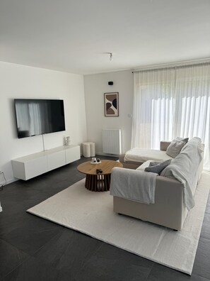 Living area - Vrbo Property (La Chapelle-Heulin)