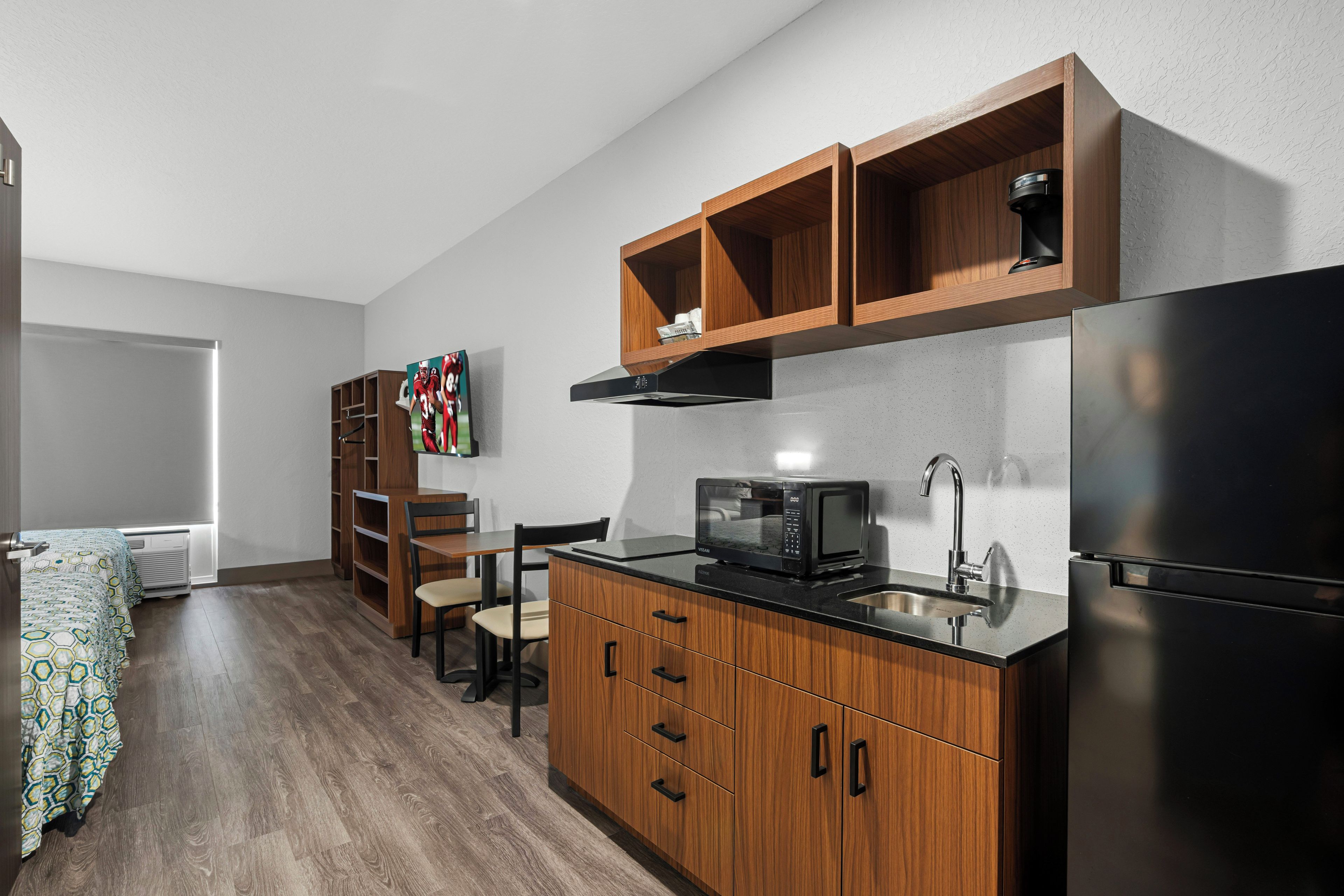 Estudio, 2 camas de matrimonio, no fumadores | Cocina básica privada | Cafetera o tetera, frigorífico, microondas y placa de cocina