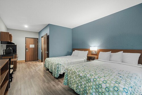 HomeTowne Studios by Red Roof Bradenton
