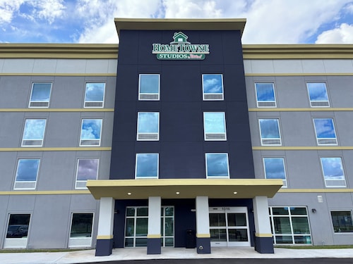 HomeTowne Studios by Red Roof Bradenton