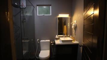 Deluxe Double Room, Garden View | Bathroom | Shower, free toiletries, hair dryer, towels