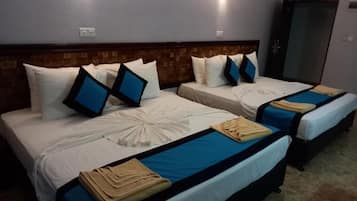Deluxe Double Room, Garden View | Laptop workspace, free WiFi