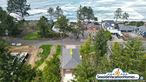 Exterior - Mac's Surf Shack at Seaside Beach (Seaside)