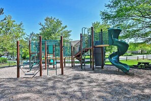 Children's area - Sea Colony Coastal Escape: Steps from Trolley stop, pools, tennis, fitness center and more! Private Beach! (Bethany Beach)