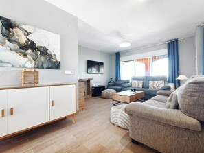 Living area - Villa with pool & BBQ in La Manga (Cartagena)