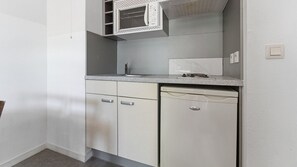 A compact kitchenette with a built-in microwave, a sink, and a dishwasher. - Bright apartment for 4 people, with a balcony (Grasse)