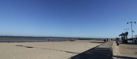 ชายหาด
