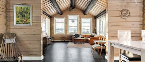 Maison, 4 chambres, animaux de compagnie acceptés, vue sur la montagne | Intérieur