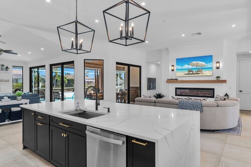 Island Time on Ivory I 4 Bed Waterfront Home