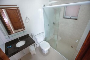 Bathroom - Souza Apart 1 - Apartamentos completos  (São Tomé das Letras)
