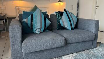 Deluxe Studio, Balcony, Garden View | Living area