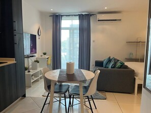Studio – deluxe, balkong, hageutsikt | Innvendig