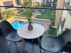 Deluxe Studio, Balcony, Garden View | Outdoor dining - R&P Suites at Embassy Gardens (Accra)