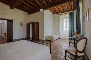 1 bedroom, Internet - Historic farmhouse nestled in the Castelli Romani countryside (Lazio)