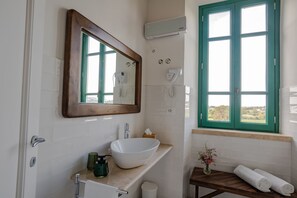 Shower - Historic farmhouse nestled in the Castelli Romani countryside (Lazio)
