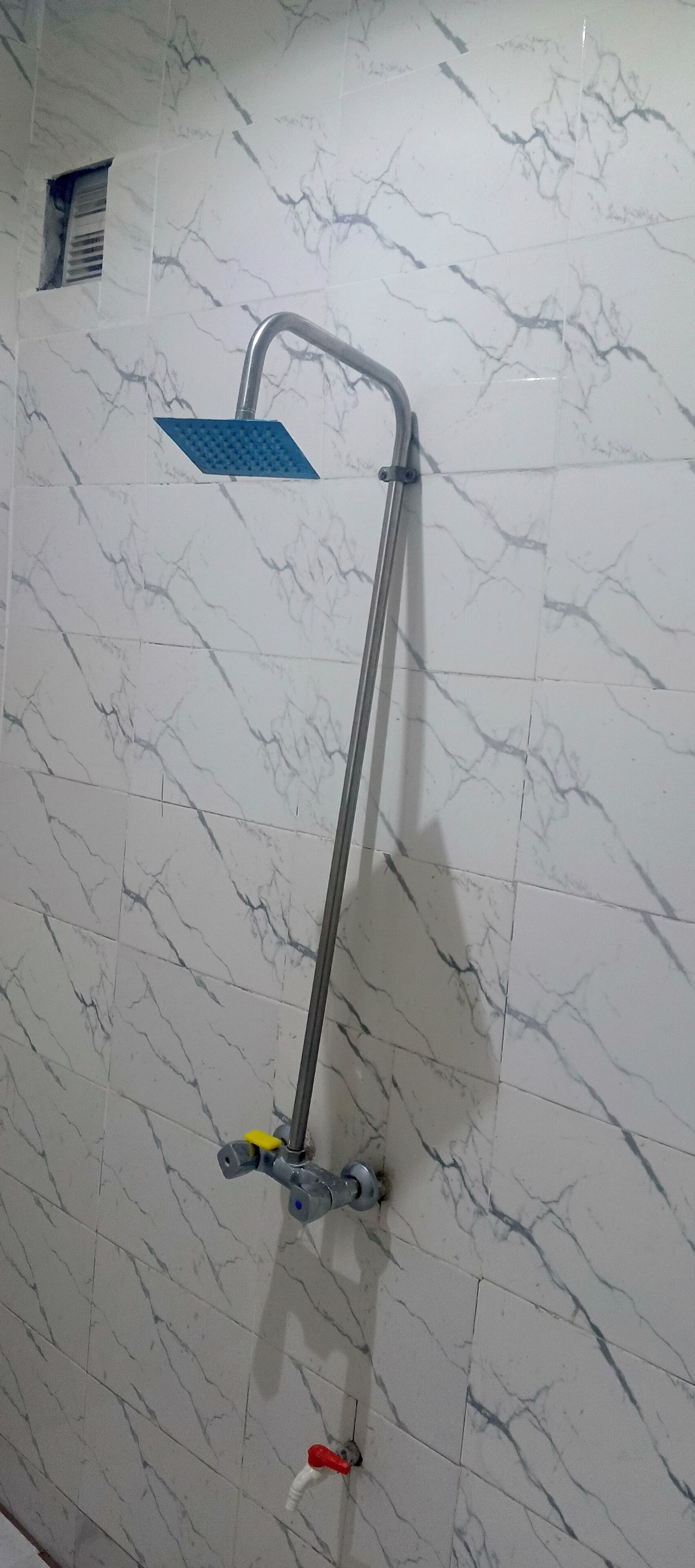 Shower, sandal, handuk, dan sabun