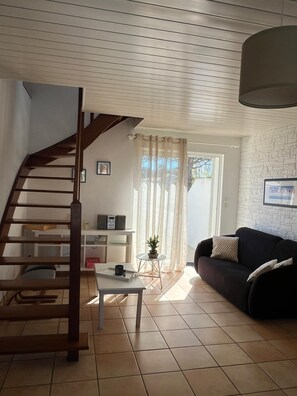 Living area - Vrbo Property (Bretignolles-sur-Mer)