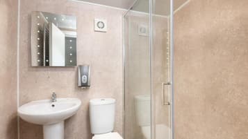 Rainfall showerhead, free toiletries, towels, soap